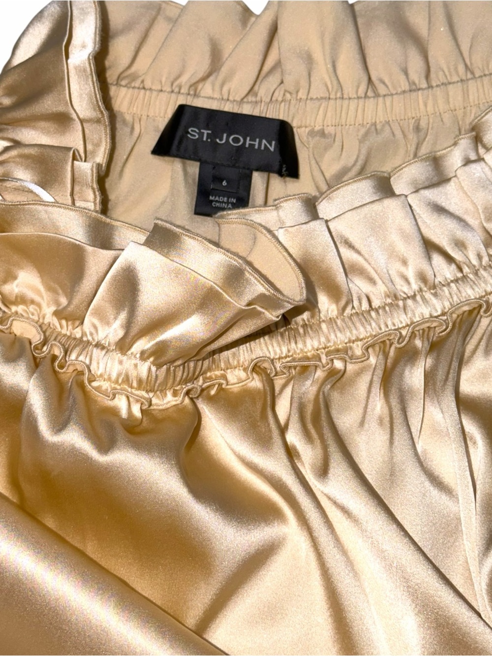 St. John Liquid Silk Asymmetric Top One Shoulder
Blouse Champagne Gold Sz 6 - Picture 8 of 15